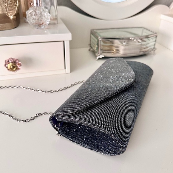 Vintage Chain Glitter Clutch - Picture 14 of 14